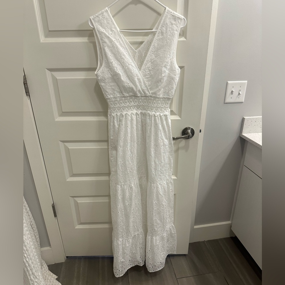 White Sleeveless V-Neck Maxi Sundress